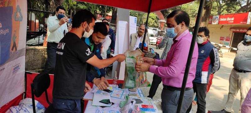 देहरादून नगर निगम ने प्लास्टिक लाओ मास्क ले जाओ पहल शुरू की देहरादून नगर निगम ने प्लास्टिक लाओ मास्क ले जाओ पहल शुरू की