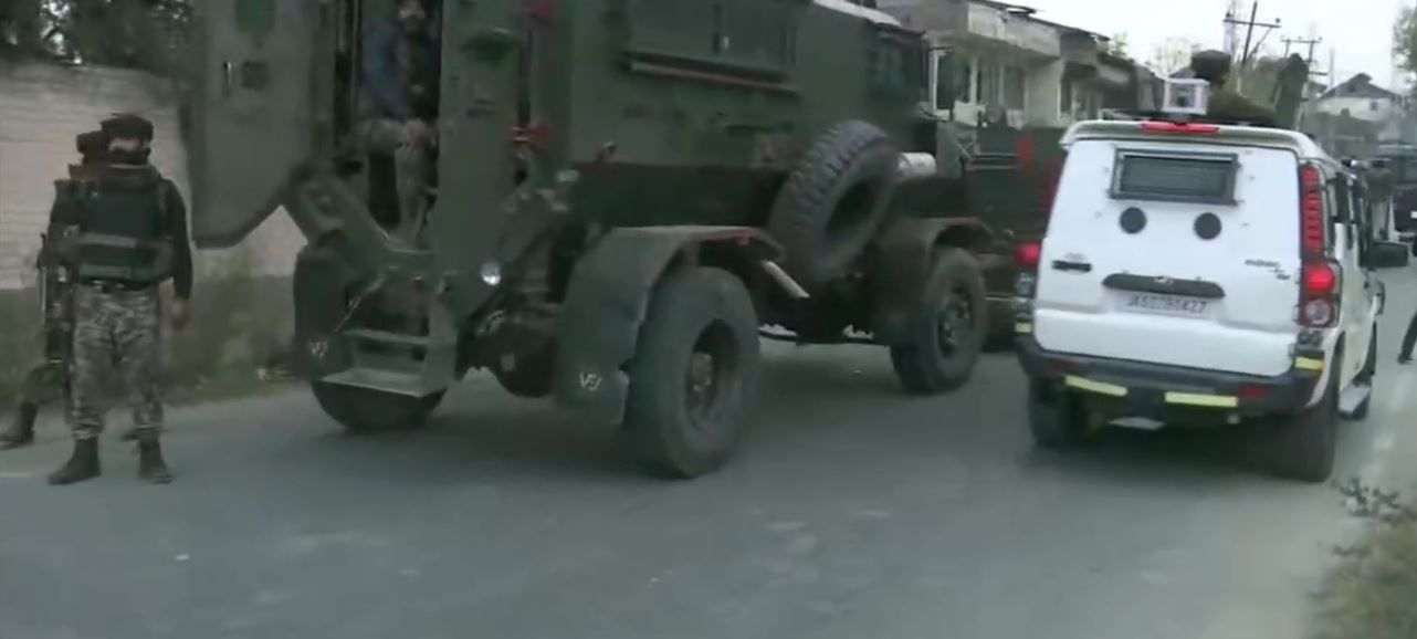 कश्मीर के रंगरेथ में मुठभेड़ में मारा गया हिजबुल मुहाजिदीन का शीर्ष आतंकी सैफुल्ला कश्मीर के रंगरेथ में मुठभेड़ में मारा गया हिजबुल मुहाजिदीन का शीर्ष आतंकी सैफुल्ला