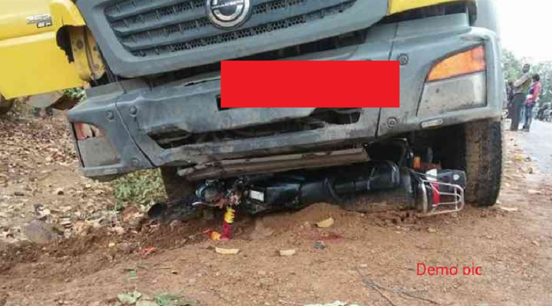 Rewa news : तेज रफ्तार हाइवा ने बाइक सवार को कुचला