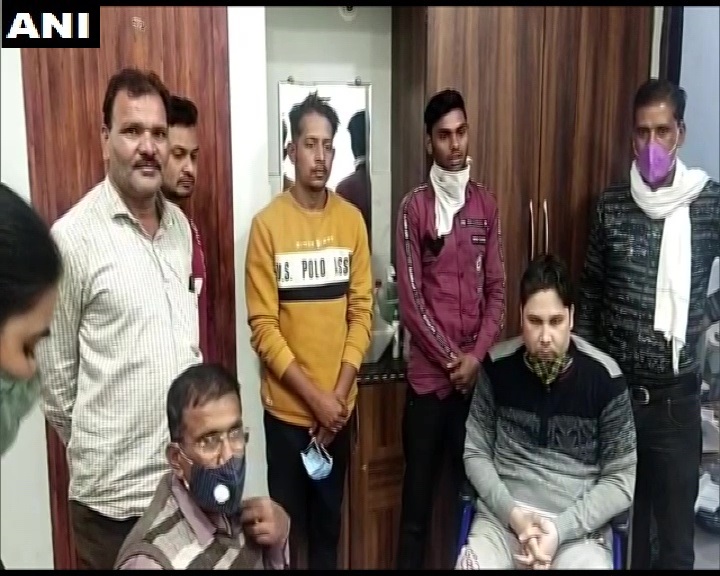 MP: इंदौर में IPL की सट्टेबाजी करने वाले तीन आरोपी गिरफ्तार, 30 हज़ार कैश समेत 14 मोबाइल जब्त