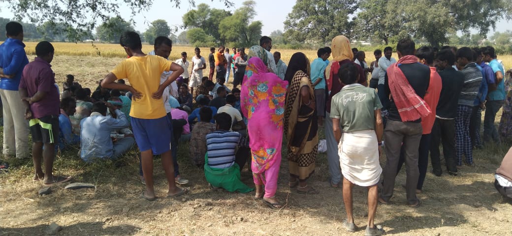 खेत में मिली किसान की लाश, ग्रामीणों ने किया हंगामा : SATNA NEWS