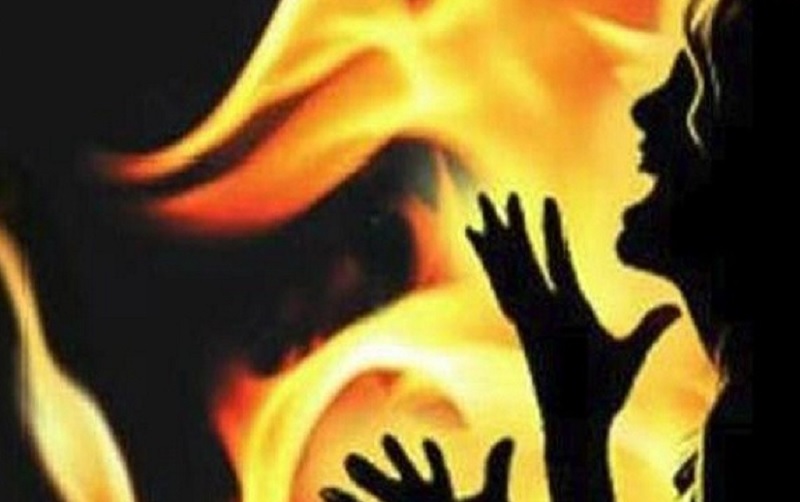 भाई ने भाई को जिंदा जलाया और स्वयं फांसी लगाकर की आत्महत्या