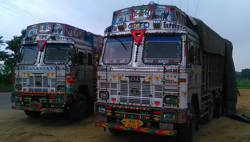 कमाई का पूरा हिस्सा खा रही पुलिस और परिवहन, ट्रक मालिको ने उठाया यह कदम