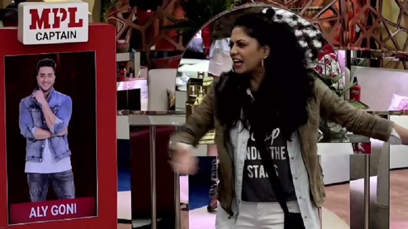 बिग बाॅस 14 : Kavita एवं Ejaz खान के बीच हुई जर्बदस्त लड़ाई, कविता ने कहा-अकेले लड़