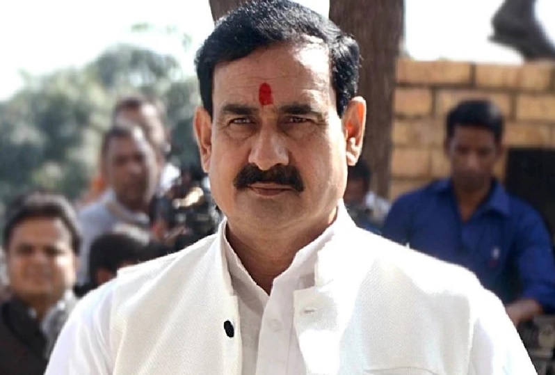 मंदिर में चुम्बन पर बबाल, गृहमंत्री ने दिये जांच के निर्देश : MP NEWS