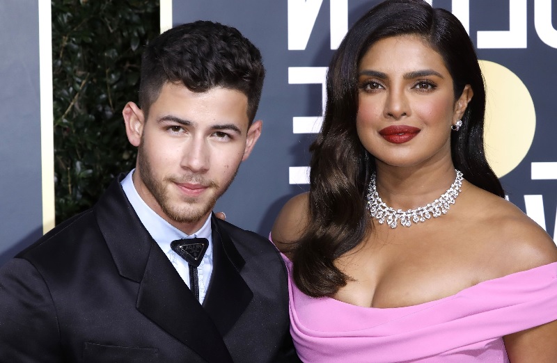 सोशल मीडिया पर अभिनेत्री प्रियंका और निंक ने ऐसा कुछ किया कि लाखो फैन्स हो गए दीवाने