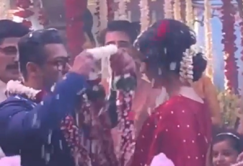 सलमान ने बाॅलीवुड के इस एक्ट्रेस को पहनाई वरमाला, रचाई शादी!