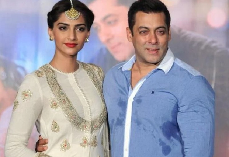 Salman khan ने सोनम कपूर के दुपट्टे से पोछा अचानक पसीना, फिर इसके बाद सोनम ने… Salman khan ने सोनम कपूर के दुपट्टे से पोछा अचानक पसीना, फिर इसके बाद सोनम ने…