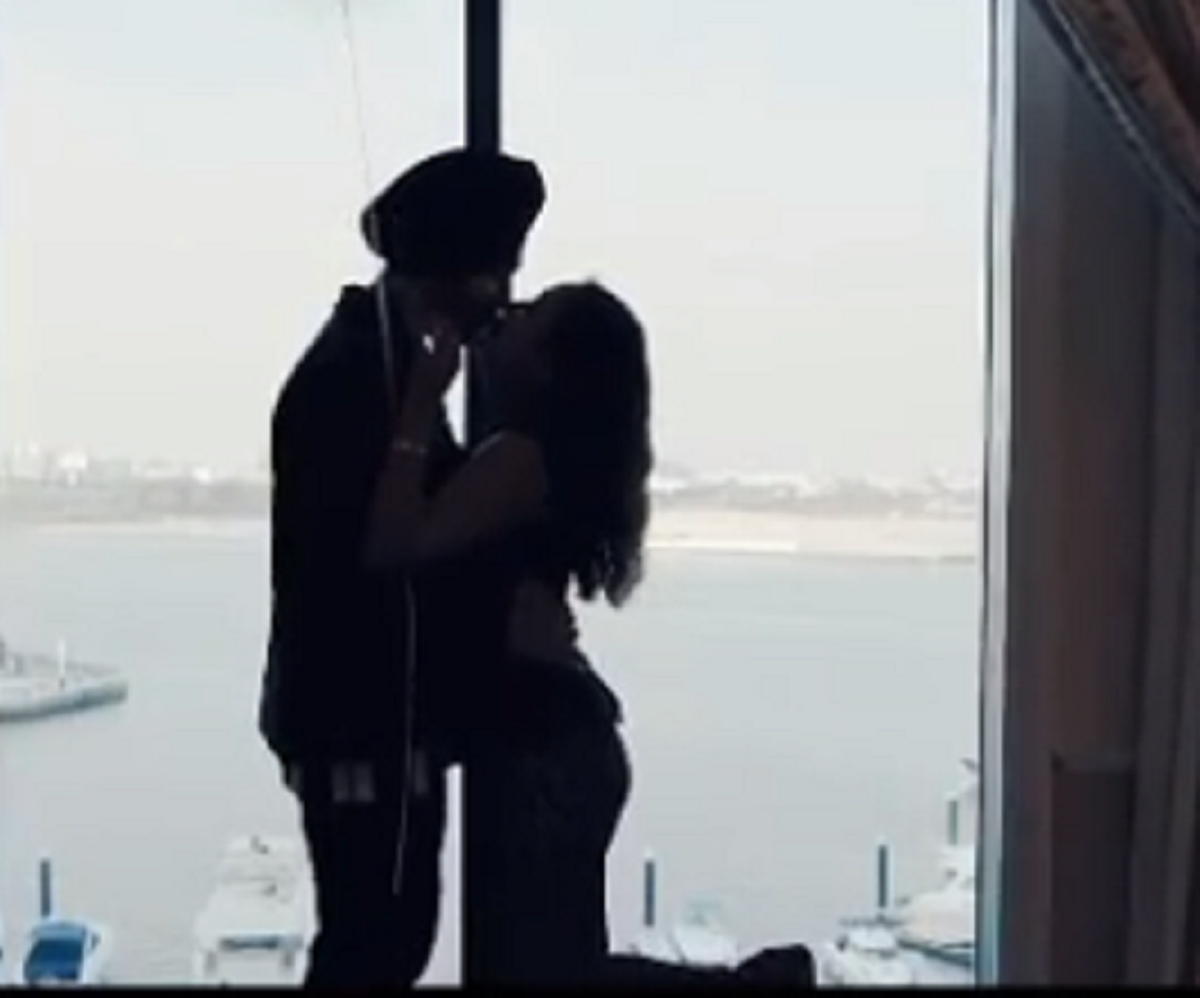 जब रोमांटिक हुई नेहा कक्कड, पति से नहीं हुआ कंट्रोल फिर हुआ.... जब रोमांटिक हुई नेहा कक्कड, पति से नहीं हुआ कंट्रोल फिर हुआ....