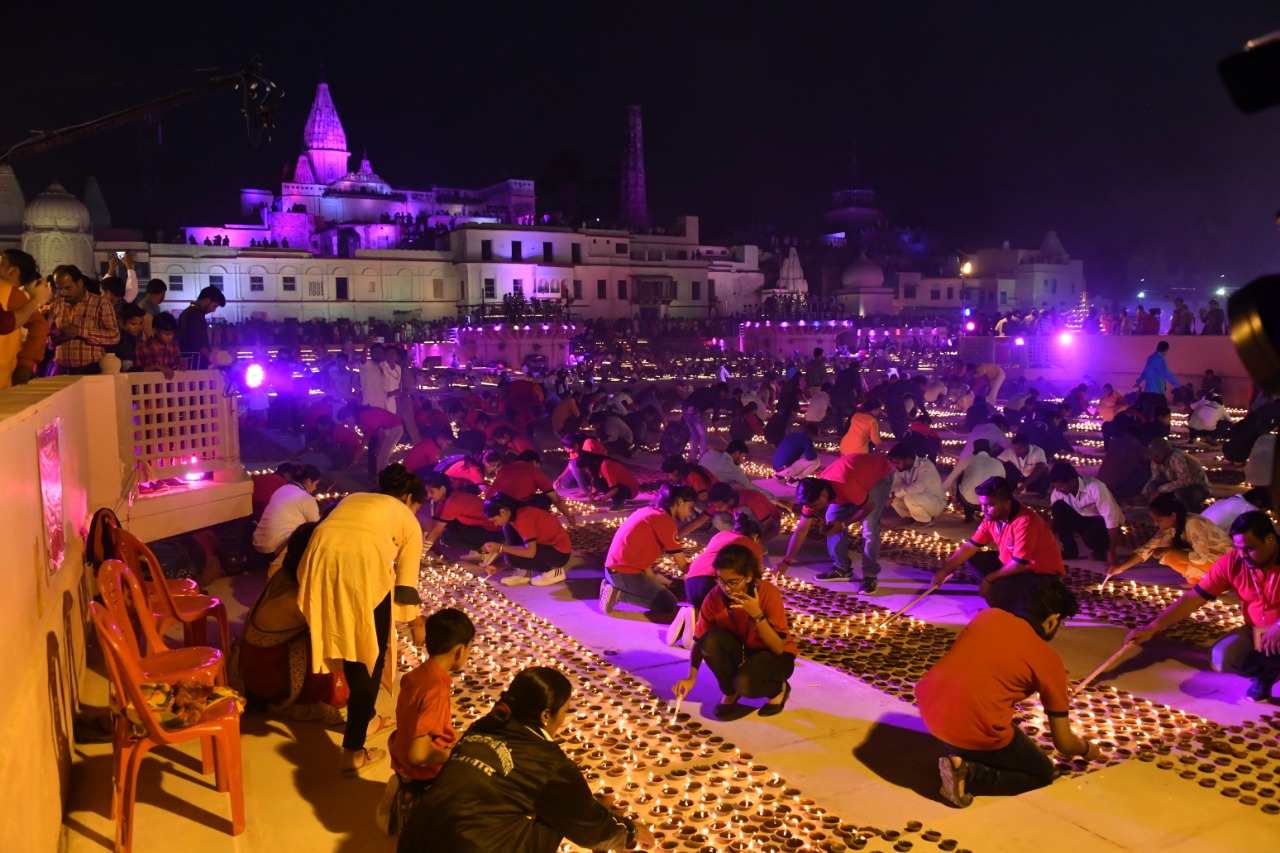 अयोध्या : वार्षिक दीपोत्सव में 6 लाख मिट्टी के दिए जलाकर, विश्व रिकॉर्ड बनाने का प्रयास करेगी उत्तरप्रदेश सरकार