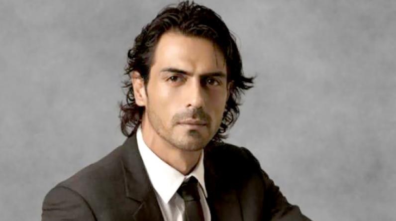 घर में छापे के बाद फंस गए एक्टर Arjun Rampal! अभिनेता सहित लिव इन पार्टनर से 11 नवम्बर को पूंछताछ करेगी NCB