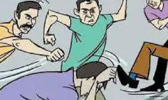 अस्पताल में डॉक्टर और मरीज के अटेडर के बीच हुई मारपीट, तोड़फोड की भी हुई घटना अस्पताल में डॉक्टर और मरीज के अटेडर के बीच हुई मारपीट, तोड़फोड की भी हुई घटना