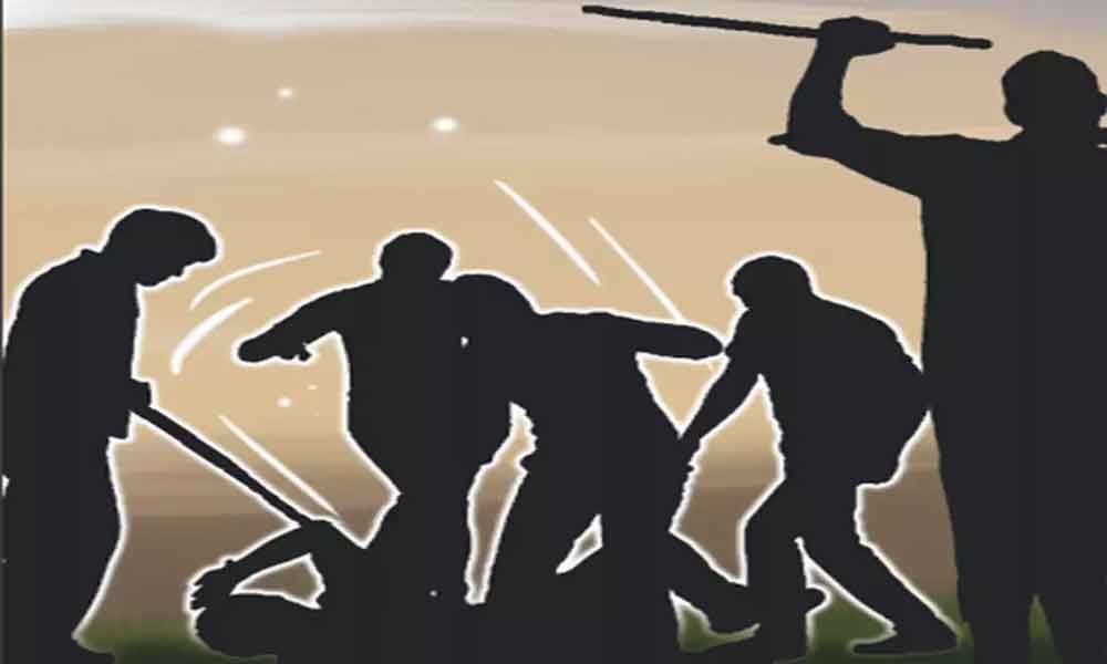 मामूली विवाद में महिला डॉक्टर के सामने पति की बेरहमी से पिटाई, डॉक्टर के साथ गैंगरेप की धमकी