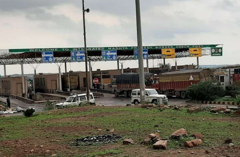 रीवा: आरटीओ चेक पोस्ट हनुमना में ऐसा कुछ हुआ कि यूपी का ट्रक मालिक पहुंच गया कमिश्नरी, किया शिकायत... रीवा: आरटीओ चेक पोस्ट हनुमना में ऐसा कुछ हुआ कि यूपी का ट्रक मालिक पहुंच गया कमिश्नरी, किया शिकायत...