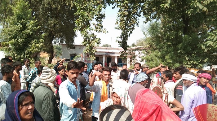 Rewa News : युवक की मिली लाश, ग्रामीणों ने थाना घेरा