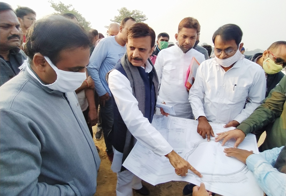 रतहरा तालाब का होगा सौन्दर्यीकरण, पूर्व मंत्री एवं रीवा विधायक ने कार्य शीघ्र प्रारंभ करने के दिये निर्देश