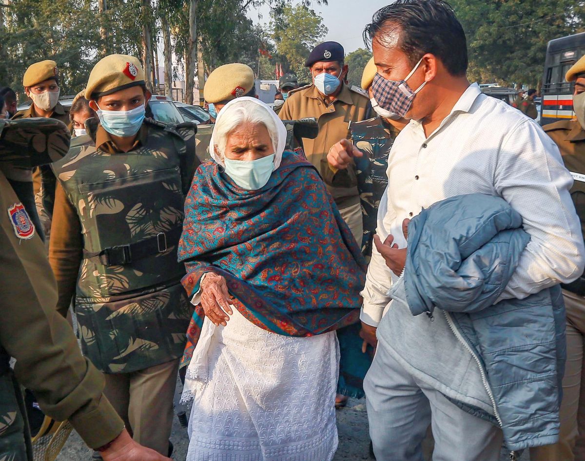 VIDEO: किसान प्रदर्शन में शामिल होने पहुंची शाहीन बाग वाली दादी, दिल्ली पुलिस ने भेजा वापस