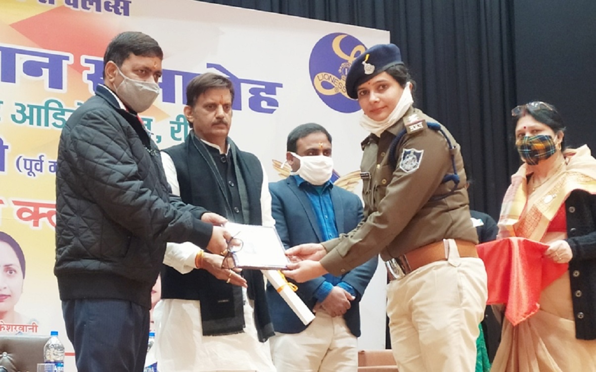 पूर्व मंत्री एवं रीवा विधायक राजेन्द्र शुक्ल ने कोरोना वारियर्स को किया सम्मानित