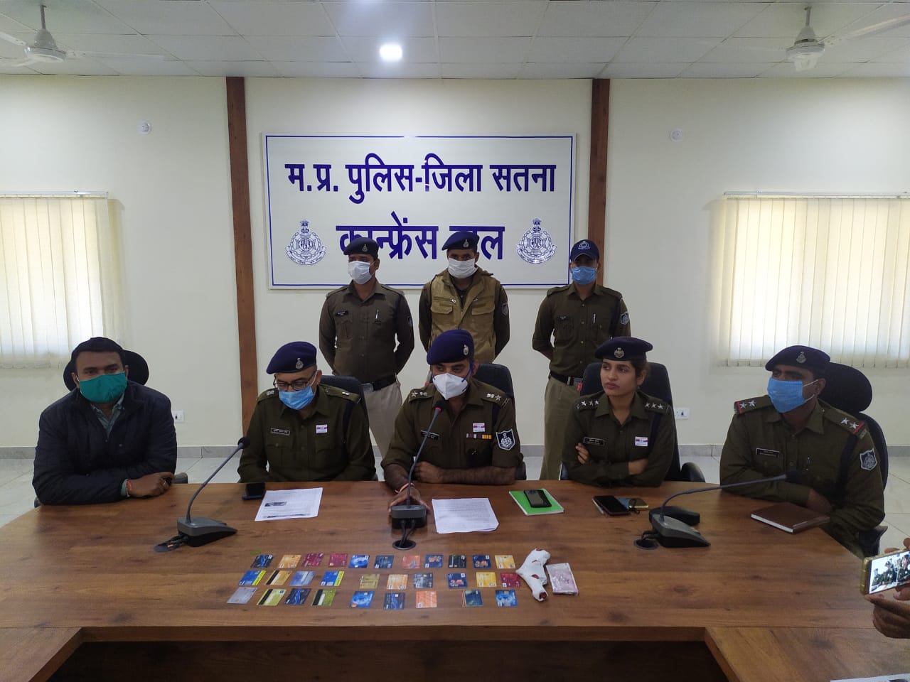 सतना: साइबर ठग गिरोह के 3 सदस्यों ने उगले 30 एटीएम कार्ड, एक पिस्टल व 50 हजार की नकदी