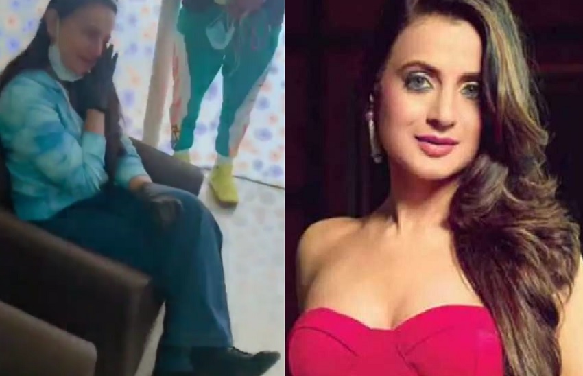 अमीषा पटेल के सामने फ्लाई के स्टाफ ने किया कुछ ऐसा ही फूट-फूटकर रो पड़ी एक्ट्रेस, फिर…