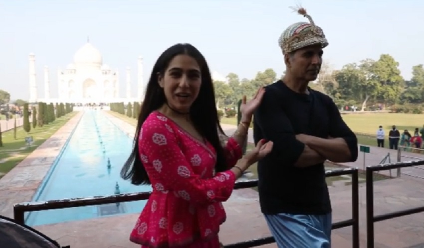 अतरंगी रे फिल्म की शूटिंग से सारा अली ने शेयर किया एक वीडियो, अक्षय को देखकर कुछ यूं मारी शायरी, देखें वीडियो अतरंगी रे फिल्म की शूटिंग से सारा अली ने शेयर किया एक वीडियो, अक्षय को देखकर कुछ यूं मारी शायरी, देखें वीडियो