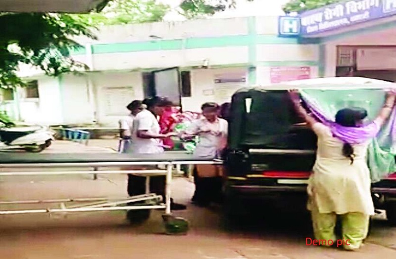 एम्बुलेंस नहीं मिली, आटो के सहारे गर्भवती महिला पहुंची अस्पताल