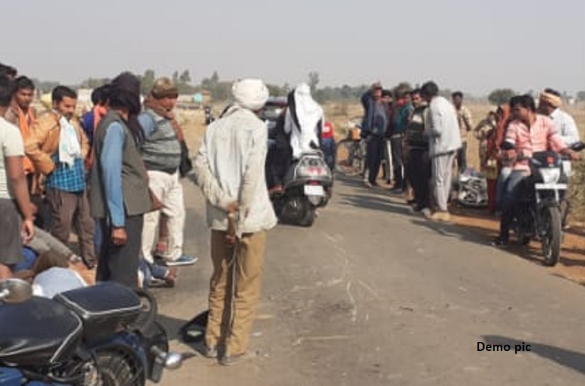 सड़क छोड़ जब बस खेत की ओर बढ़ी, अनियंत्रित होकर पलटी