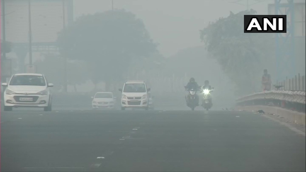 SMOG से घिरी दिल्ली, हवा की गुणवत्ता गंभीर श्रेणी में बनी हुई