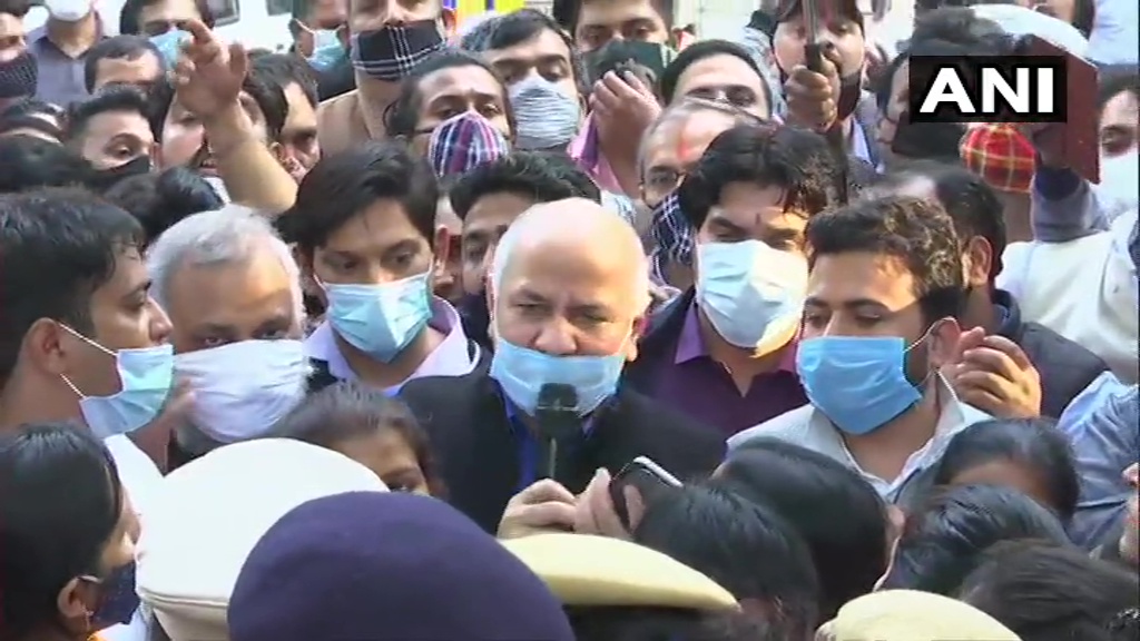 केजरीवाल के घर के बाहर AAP कार्यकर्ताओं के साथ मनीष सिसोदिया का धरना प्रदर्शन केजरीवाल के घर के बाहर AAP कार्यकर्ताओं के साथ मनीष सिसोदिया का धरना प्रदर्शन