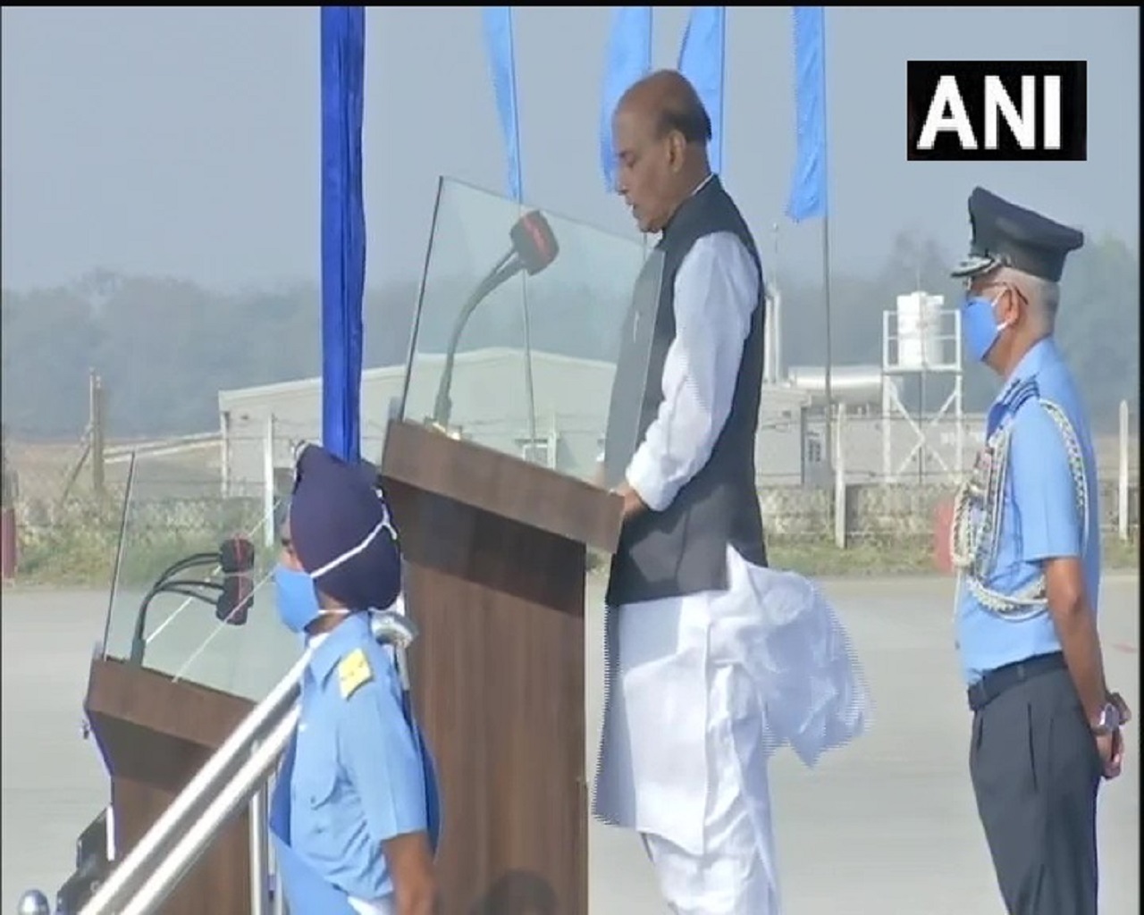 हैदराबाद : एयर फोर्स अकादमी में रक्षा मंत्री ने कंबाइंड ग्रेजुएशन परेड का लिया जायज़ा