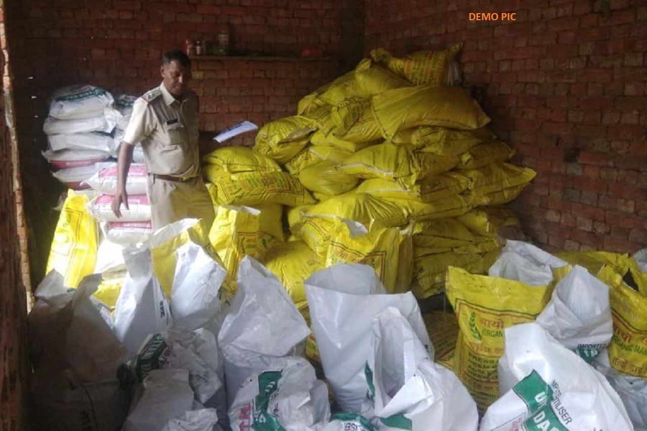 जबलपुर : पत्थर और पाउडर से बनाई जा रही थी खाद, फैक्ट्री पर क्राइम ब्राच का छापा, पहुचा पूरा प्रशासन