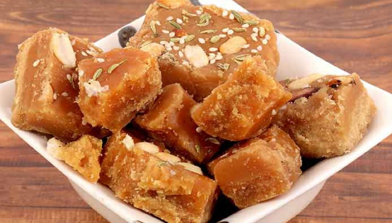 गुड़ औषध‍ीय गुणों से है भरपूर, कई बीमारियों में है लाभकारी