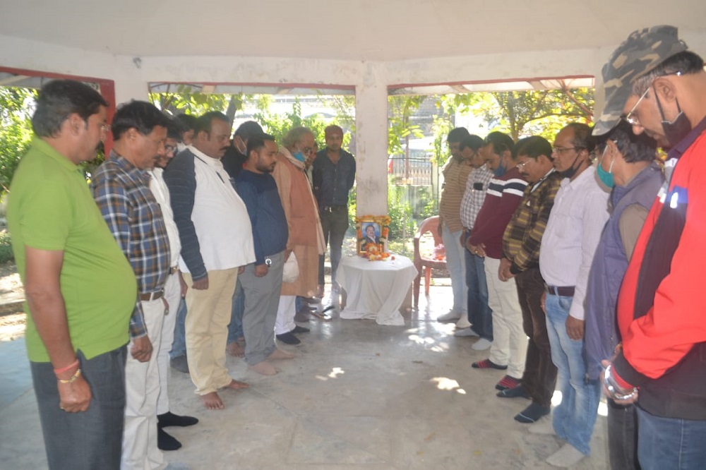 ऋतुराज पार्क में पत्रकारों ने दी दिवंगत पत्रकार प्रदीप द्विवेदी को श्रद्धांजलि : REWA NEWS ऋतुराज पार्क में पत्रकारों ने दी दिवंगत पत्रकार प्रदीप द्विवेदी को श्रद्धांजलि : REWA NEWS