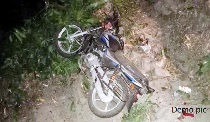 Rewa News : पेड़ से टकराई बाइक, युवक की मौत