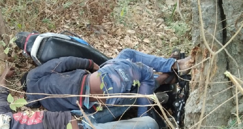 सतना: पेड़ से टकराई बाइक, तीन लोगों की मौत