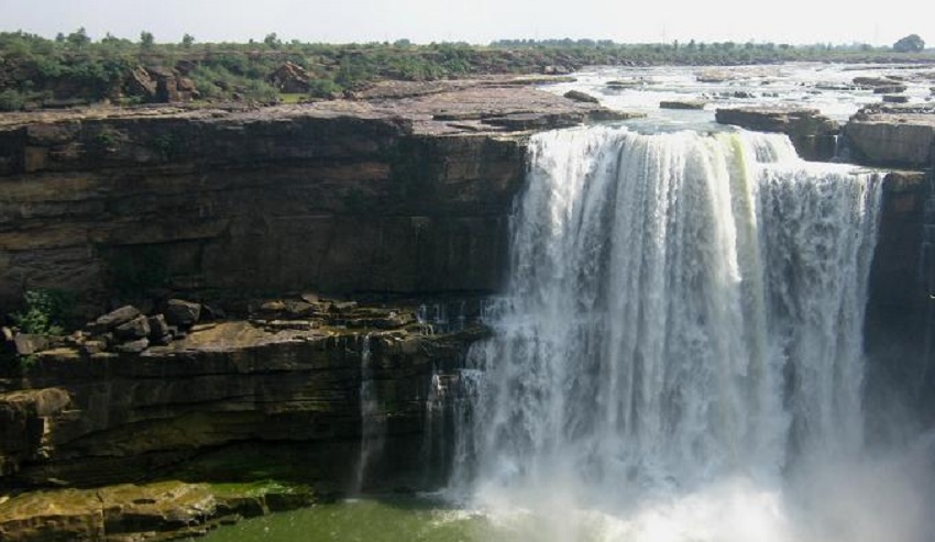 रीवा के पुरवा फॉल घूमने पहुंचे लोगों ने तैरता देखा शव, फिर हुआ कुछ ऐसा... रीवा के पुरवा फॉल घूमने पहुंचे लोगों ने तैरता देखा शव, फिर हुआ कुछ ऐसा...