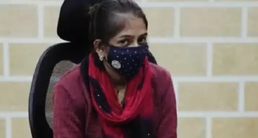 छात्रा की शिकायत सुनते ही कलेक्टर ने छोड़ दी आपनी कुर्सी, और फिर छात्रा को दे दिया...... छात्रा की शिकायत सुनते ही कलेक्टर ने छोड़ दी आपनी कुर्सी, और फिर छात्रा को दे दिया......