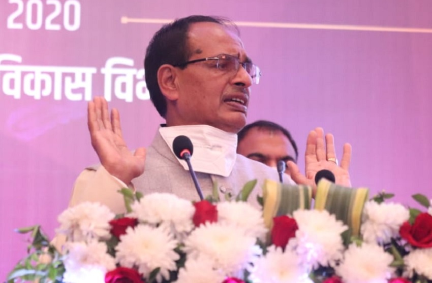 मुख्यमंत्री ने तीन पुलिस कर्मियों को किया बर्खास्त, एसपी का तबादला- Bhopal News