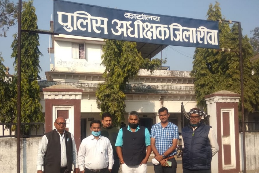 एससी-एसटी की शिकायत पर एसपी से मिले प्रमोद शर्मा एससी-एसटी की शिकायत पर एसपी से मिले प्रमोद शर्मा