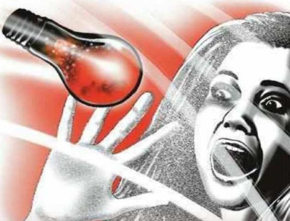 मनचले की पुलिस से शिकायत करने गई छात्रा पर तेजाब से हमला, अस्पताल में भर्ती, छात्रा की हालत.....: Uttar Pradesh News