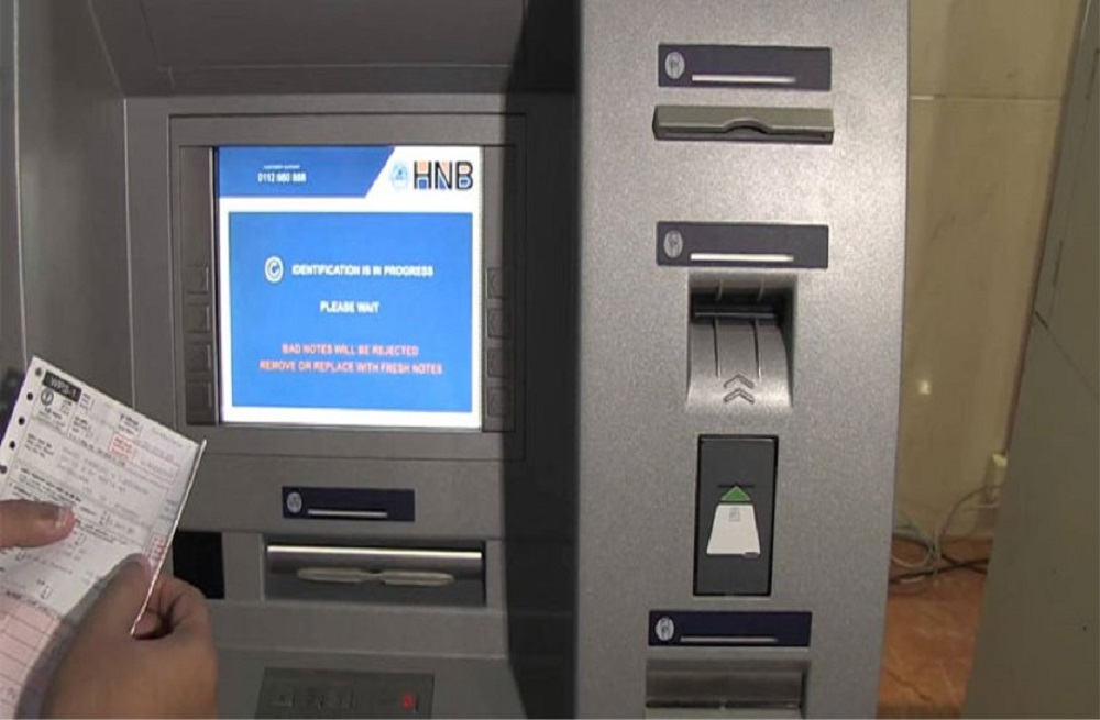 अनूपपुर: नोटों की गड्डी देखकर बदल गई नियत, बिजली कर्मचारी ने एटीपी मशीन के लाॅकर से उड़ाए 14 लाख रुपये... अनूपपुर: नोटों की गड्डी देखकर बदल गई नियत, बिजली कर्मचारी ने एटीपी मशीन के लाॅकर से उड़ाए 14 लाख रुपये...