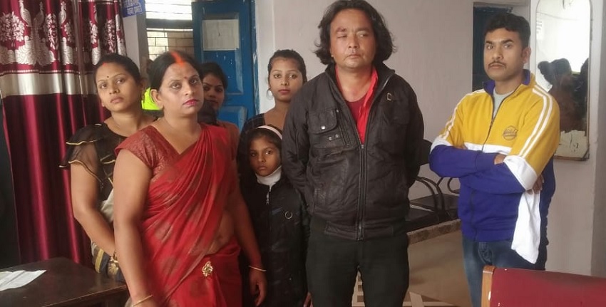 रीवा: वैवाहिक कार्यक्रम में शामिल होने जा रहे गुप्ता परिवार से दिनदहाड़े लूट रीवा: वैवाहिक कार्यक्रम में शामिल होने जा रहे गुप्ता परिवार से दिनदहाड़े लूट