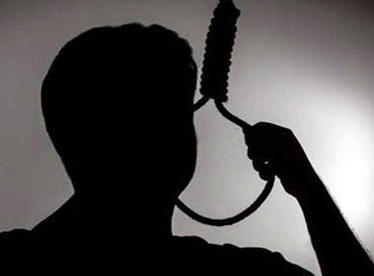 पत्नी देखती रही और पति झूल गया फांसी के फंदे पर, कारण हैरान करने वाला...