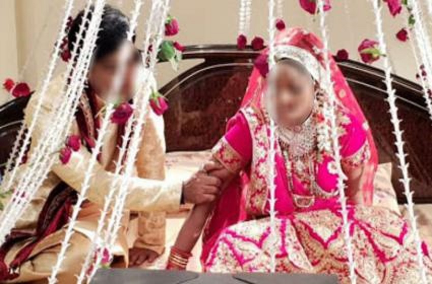 यहाँ पूरे गांव के सामने दूल्हा-दुल्हन मनाते है सुहागरात, कारण आपको दंग कर देगा....