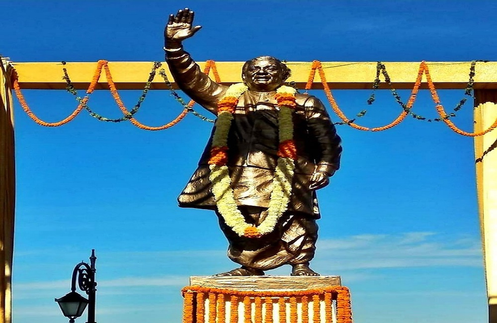 रीवा: बजरंग सेना ने की स्वर्गीय पूर्व प्रधानमंत्री अटल बिहारी बाजपेई की प्रतिमा लगाने की मांग