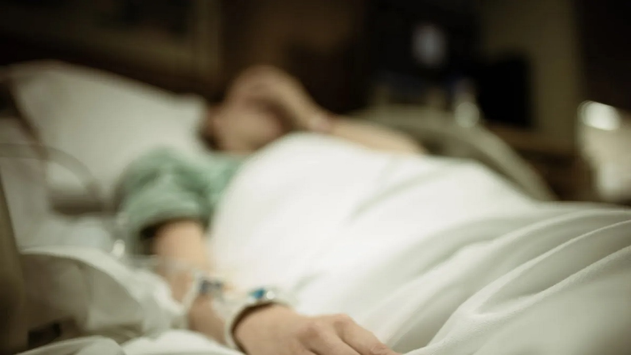 हैवानियत! कोरोना पॉजिटिव महिला से वॉर्डबॉय ने की बलात्कार की कोशिश, फिर महिला के बेटे ने जो किया वो आपको चौका देगा हैवानियत! कोरोना पॉजिटिव महिला से वॉर्डबॉय ने की बलात्कार की कोशिश, फिर महिला के बेटे ने जो किया वो आपको चौका देगा