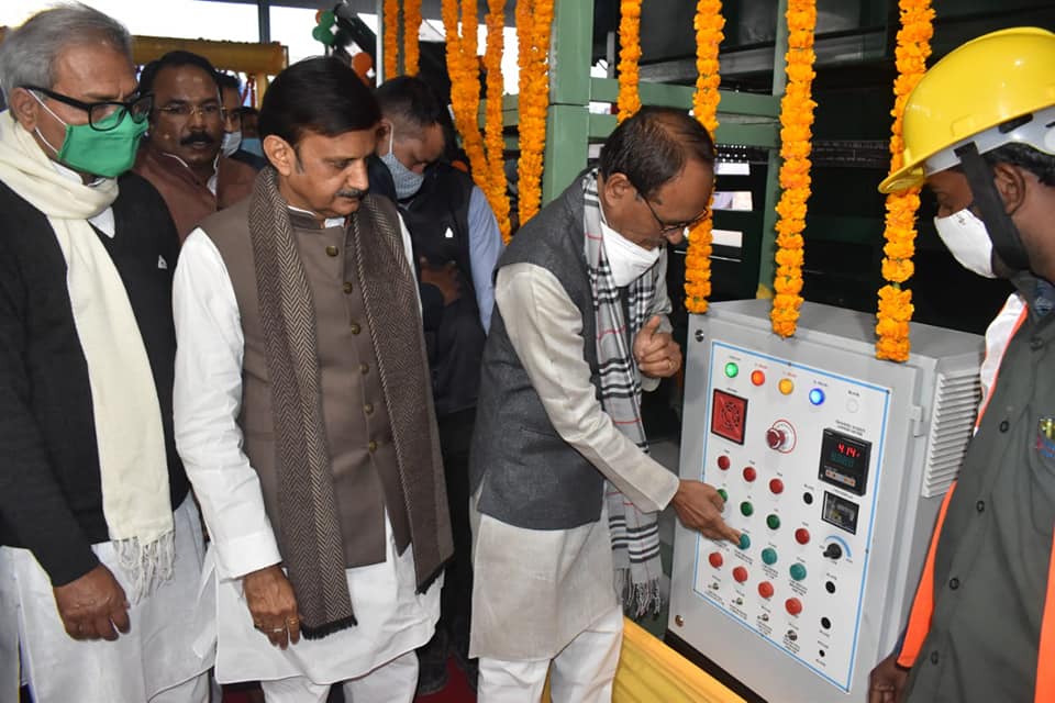 दो दिवसीय प्रवास पर रीवा पहुंचे मुख्यमंत्री, कचरा संयंत्र प्लांट का किया लोकार्पण
