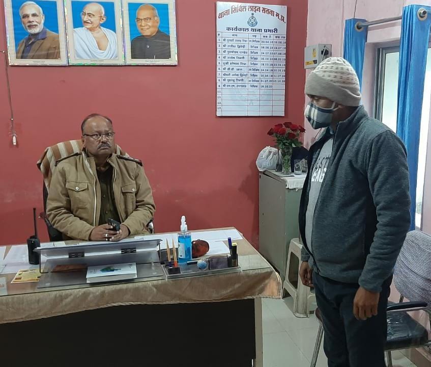 सतना : दोहरे हत्याकांड के आरोपी ने किया सरेंडर, गुस्साये लोगों ने वकील को पीटा