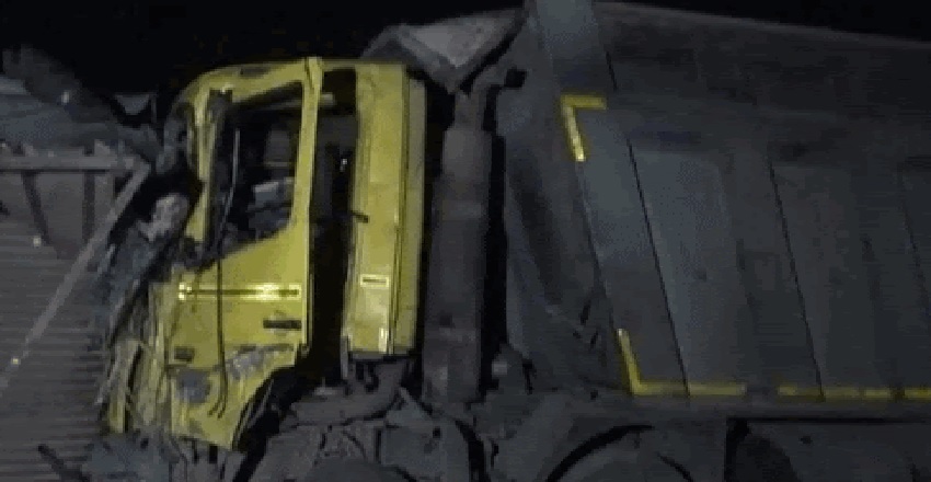 सड़क किनारे सो रहे मजदूरों पर चढ़ा डम्फर, 15 की मौत, 3 की हालत गंभीर