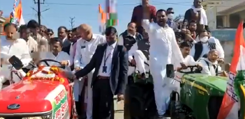 इंदौर पहुंचे कमलनाथ: 1000 ट्रैक्टर के साथ निकाली गई रैली, कहा भाजपा किसानों को समझ नहीं....